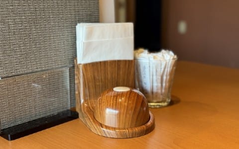 japan restaurant manner staff button